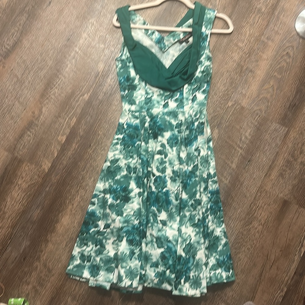 Floral Green and White Sleeveless Dress